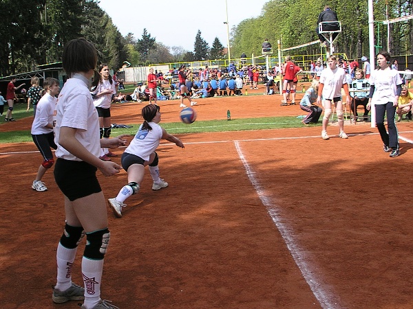 Mladší žákyně - turnaj v Kvasinách 21.4.2007     08.jpg