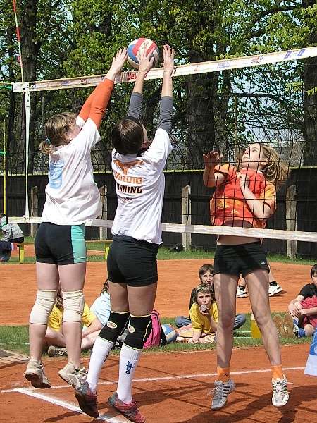 Mladší žákyně - turnaj v Kvasinách 21.4.2007     10.jpg