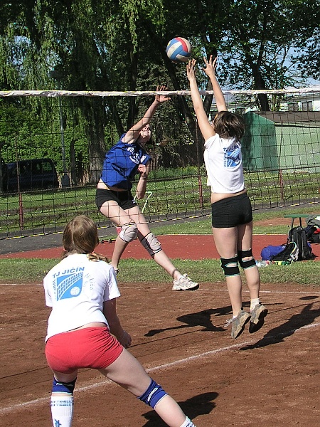 Mladší žákyně - KP 6. kolo - Týniště 13.5.2007     06.jpg